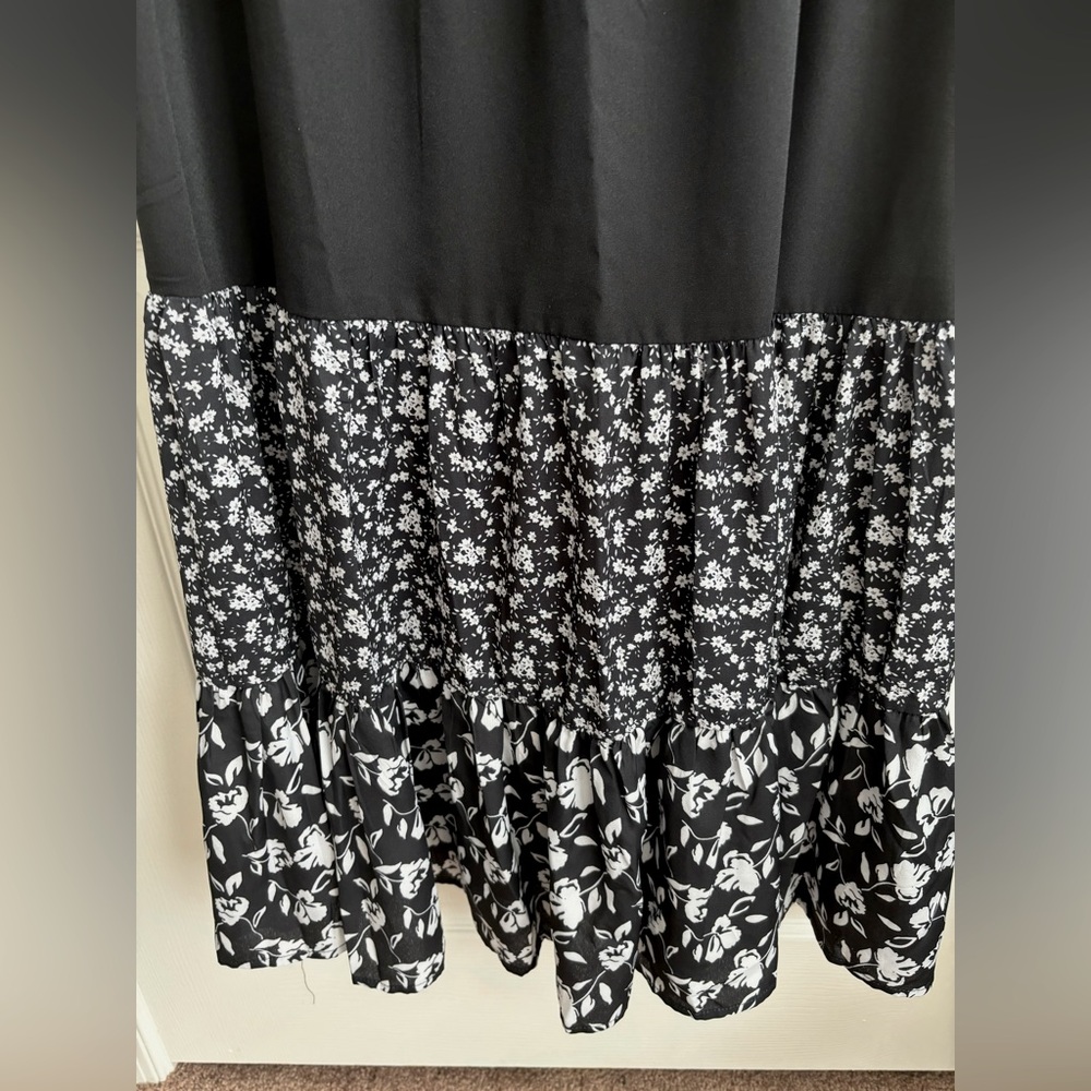 NWOT BLOOMCHIC PLUS SZ 18 RUFFLED LAYERED BLACK /WHITE HEART NECKLINE MAXI DRESS - Picture 3 of 13